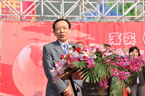 國(guó)家質(zhì)檢總局副局長(zhǎng)蒲長(zhǎng)城宣布國(guó)家質(zhì)檢總局2012年3?15國(guó)際消費(fèi)者權(quán)益日現(xiàn)場(chǎng)咨詢(xún)服務(wù)活動(dòng)開(kāi)始。